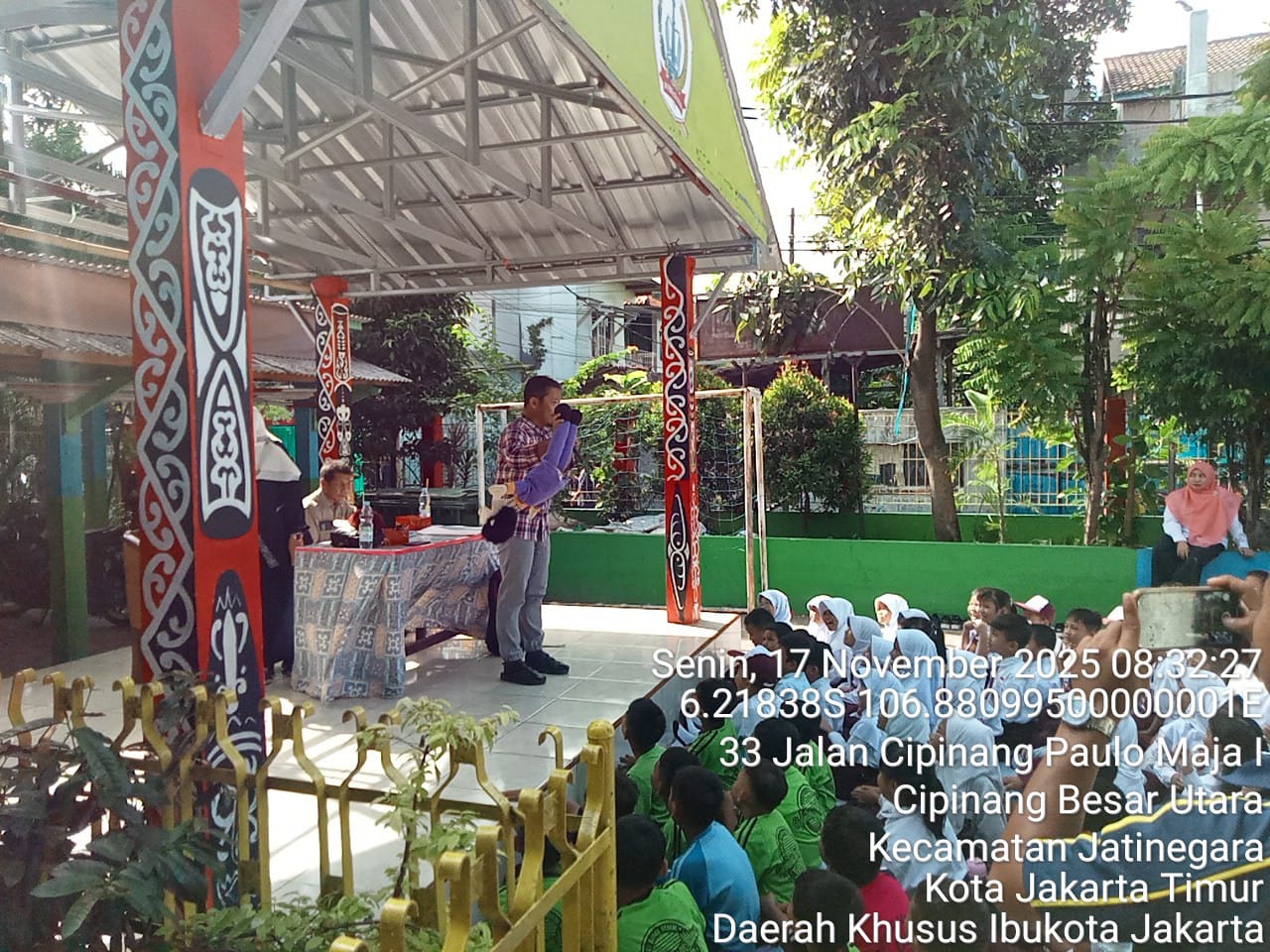 Wisata LiterAsyik Ke SDN Cipinang Besar Utara 08